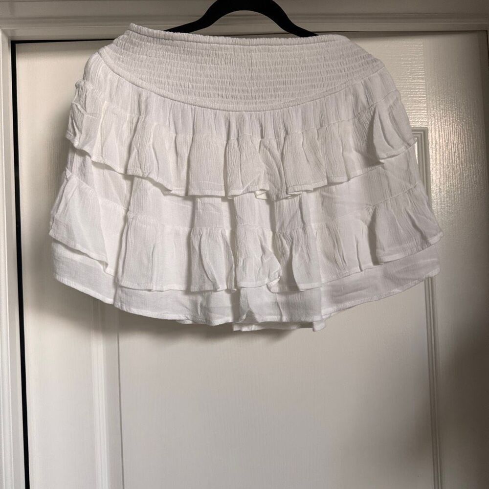 Hollister Large White tiered Ruffle Skort